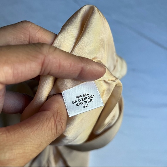 JENNIFER HOPE cream peach nude silk high rise slit shorts - Picture 5 of 5